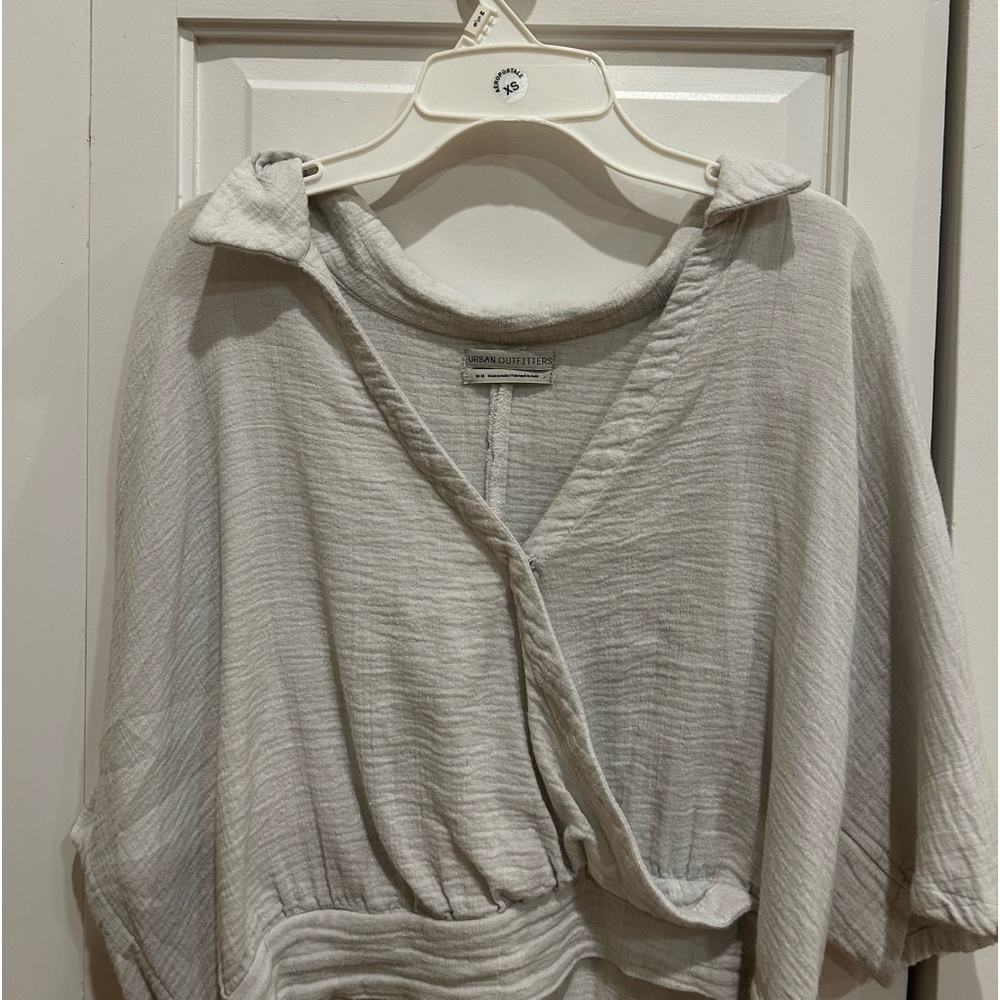 URBAN OUTFITTERS white blouse